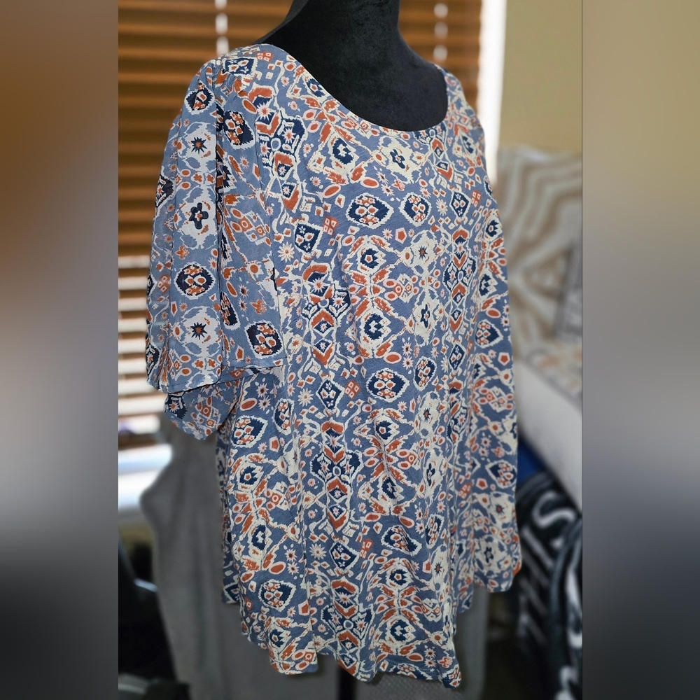 Lucky Brand Tan, Blue, and Orange  Blouse With A Cut Out In The Back NWOT (D)